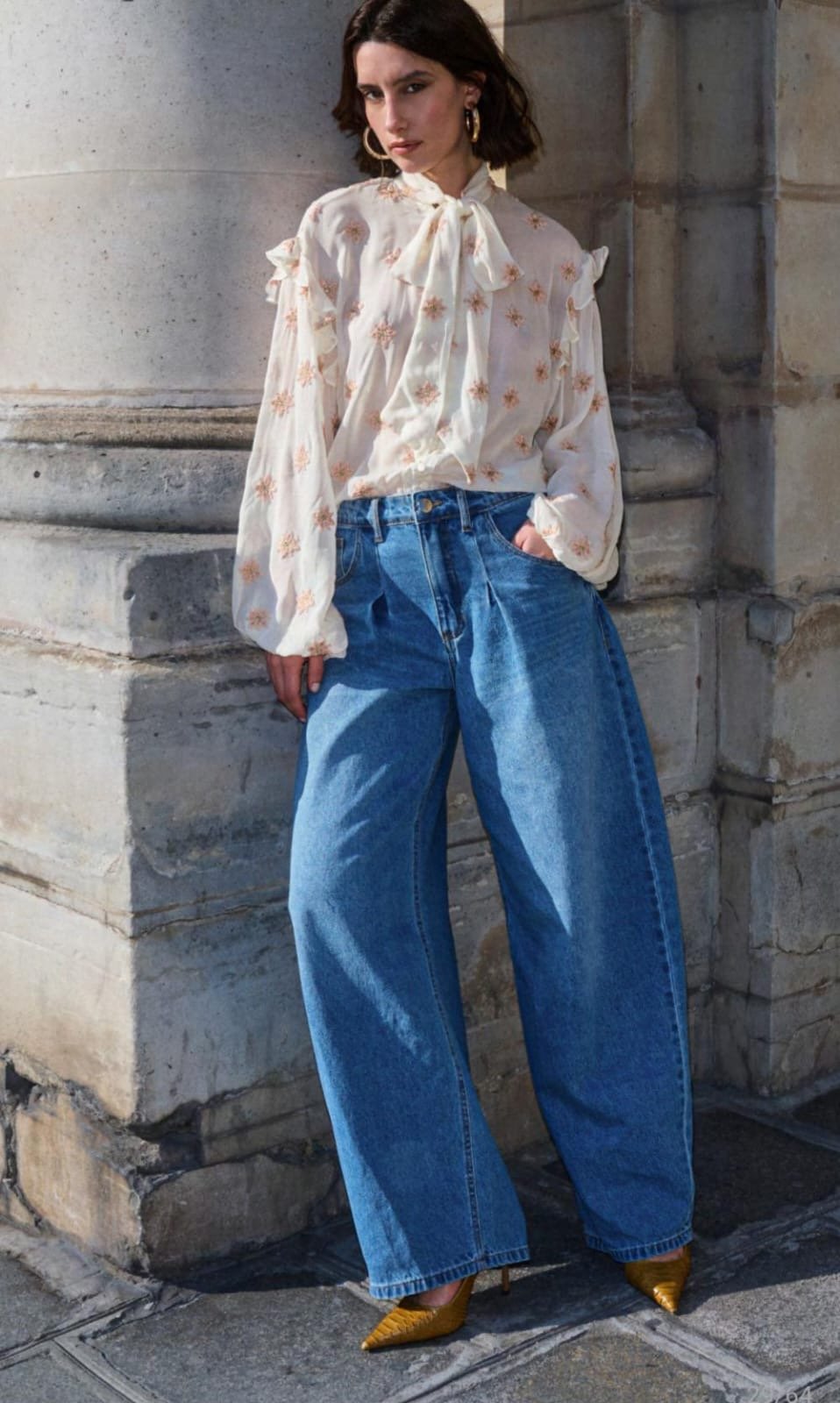 Calça Jeans Barrel Wide Com Pregas