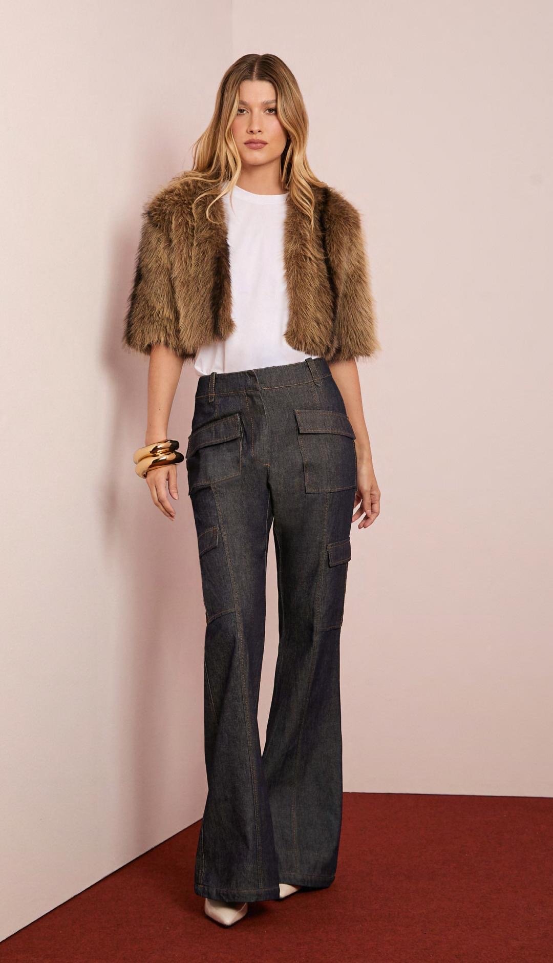 Calça Jeans Flare Pespontada Bolsos Cargo
